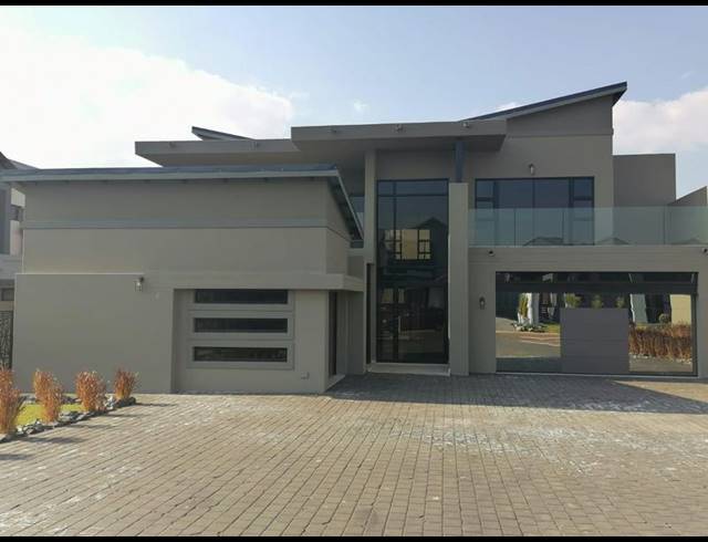 5 BEDROOM HOUSE FOR SALE IN SIX FOUNTAINS RESIDENTIAL ESTATE